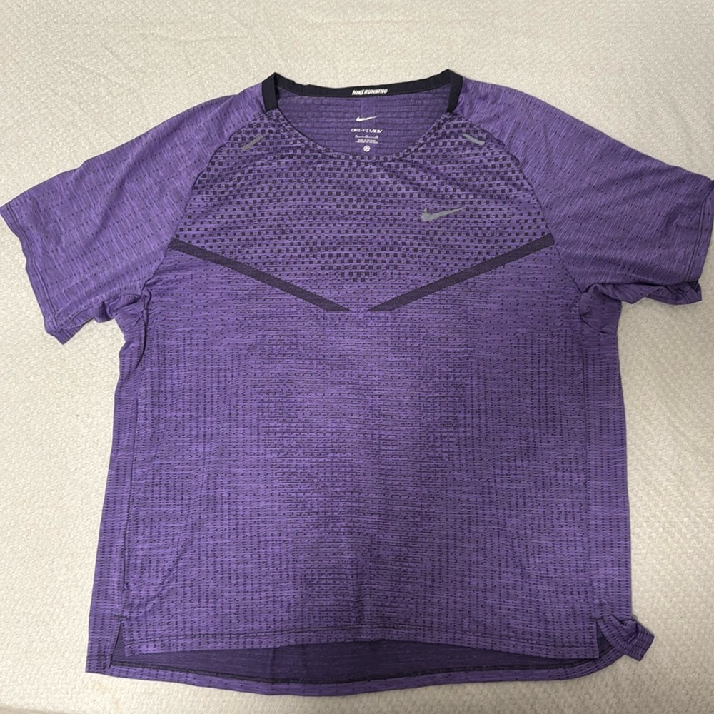 Men's Short-Sleeve Running Top
Nike Dri-FIT ADV Techknit
Ultra